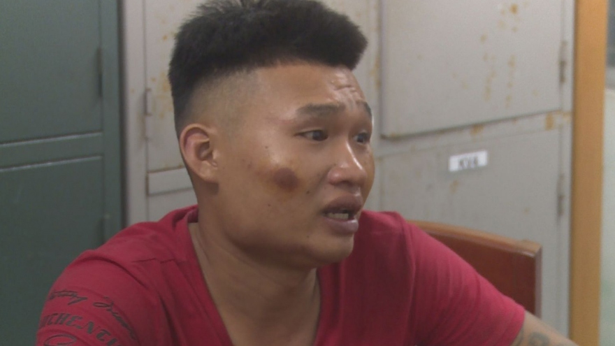 Khởi tố đối tượng chống người thi hành công vụ vì nhắc đeo khẩu trang