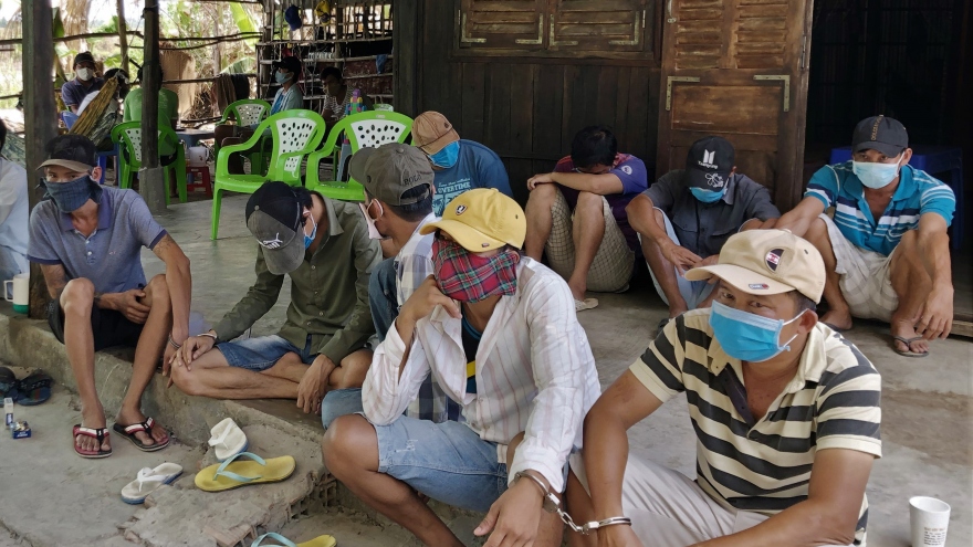 Tụ tập đánh bài, sử dụng ma túy trong thời điểm thực hiện nghiêm Chỉ thị 16