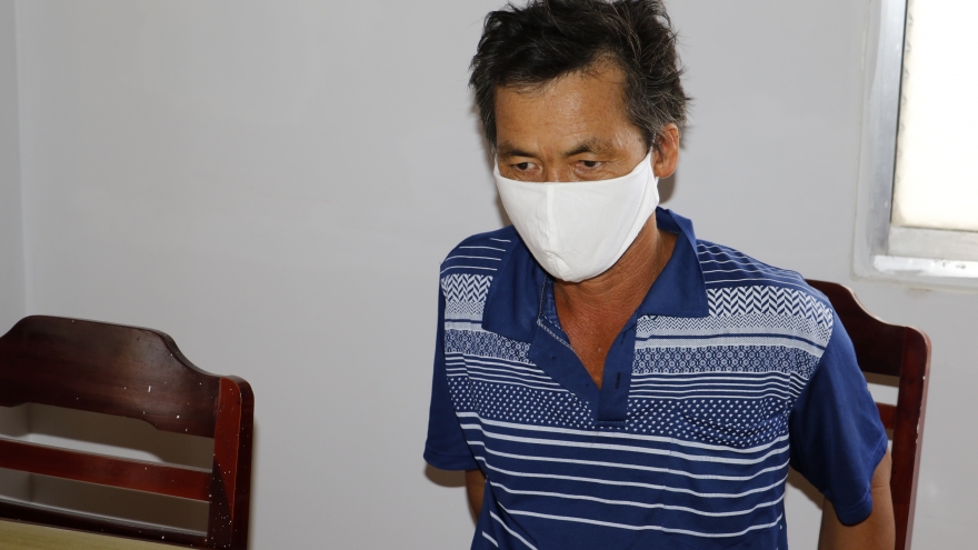 Bị khởi tố vì không đeo khẩu trang còn đánh cán bộ công an