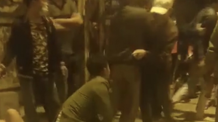 Tạm giữ 4 thanh niên chống đối cán bộ phòng dịch ở Quảng Ninh