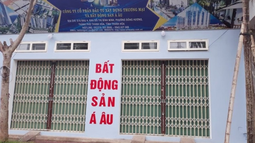 Chi cục trưởng thi hành án tử vong do uống rượu có chất độc cyanua