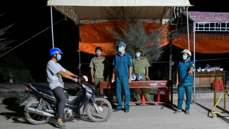 Khoảng 100 đối tượng vận chuyển thuốc lậu hung hãn làm bị thương 5 cán bộ