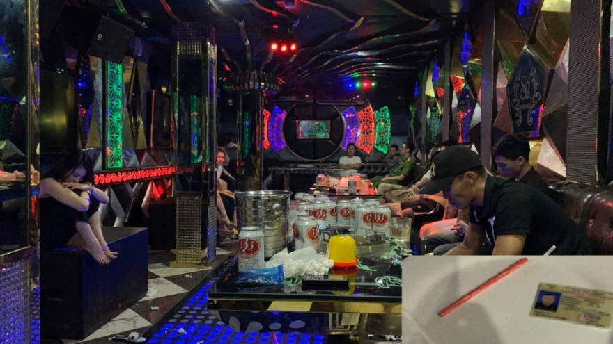 Nhóm nam nữ sử dụng ma tuý trong quán karaoke ở Quảng Ninh