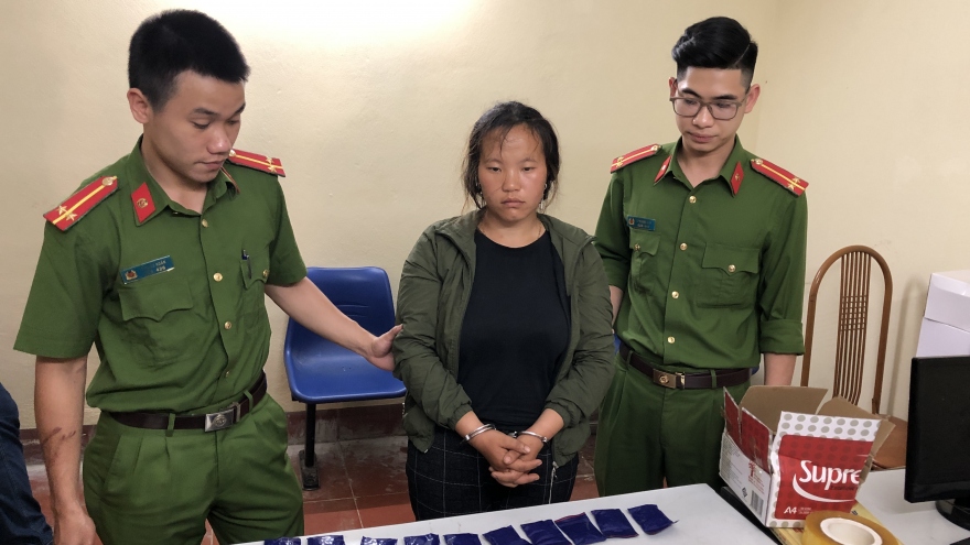 Bắt thiếu nữ người Mông vận chuyển hơn 11.000 viên ma túy