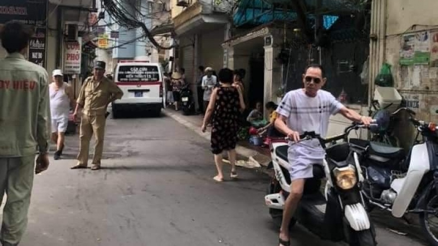 Điều tra vụ nam sinh viên chết trong tư thế treo cổ ở Hà Nội