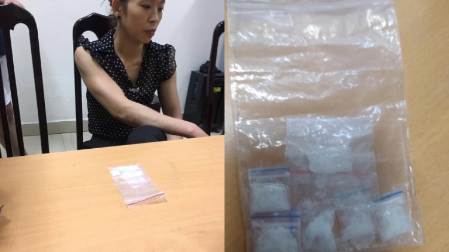Tạm giữ “nữ quái” giấu ma tuý trong áo ngực ở Hà Nội