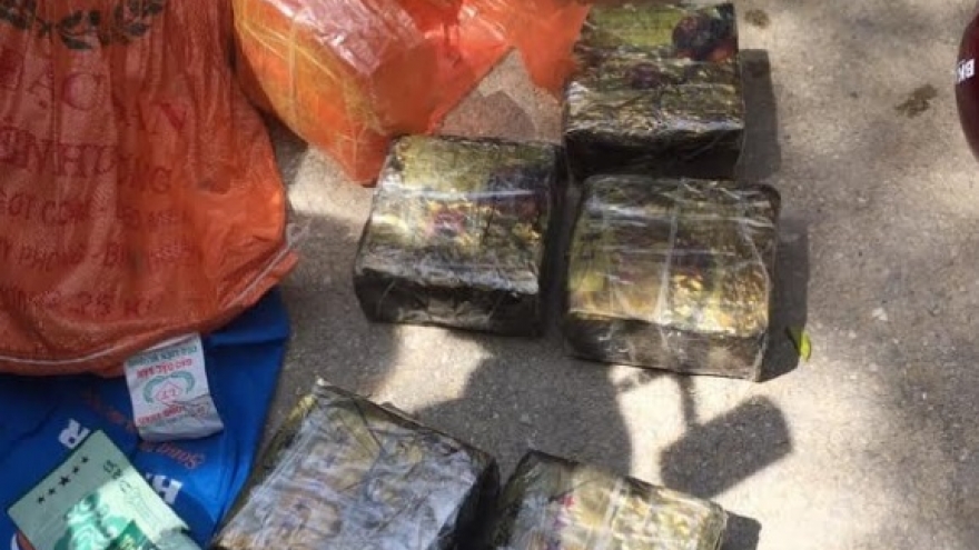 Nổ súng, truy đuổi hơn 20km tóm gọn kẻ vận chuyển lô “hàng trắng” khủng