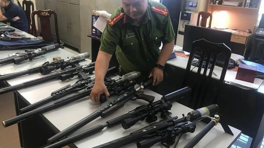 Triệt phá đường dây buôn linh kiện súng săn tại Hà Nội