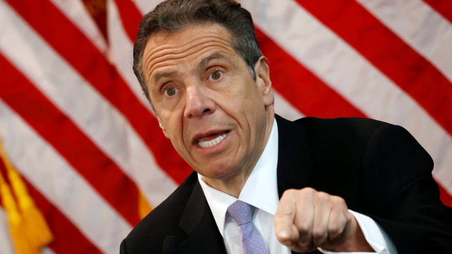 Số ca mắc Covid-19 giảm, bang New York cân nhắc kiểm dịch du khách