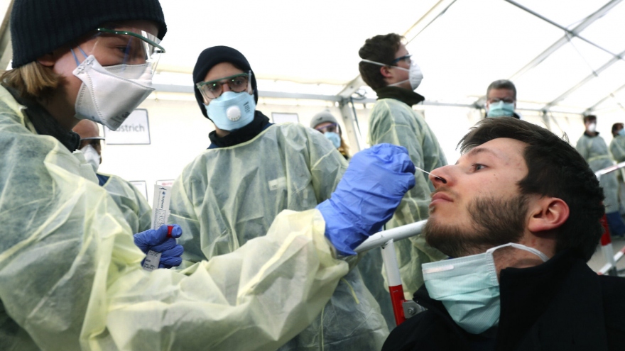 Đức tái phong toả hơn 350.000 dân vì dịch Covid-19 bùng phát