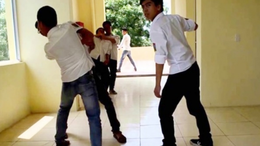 Nóng 24h: Đang ngồi uống trà sữa, một học sinh bị đánh tử vong