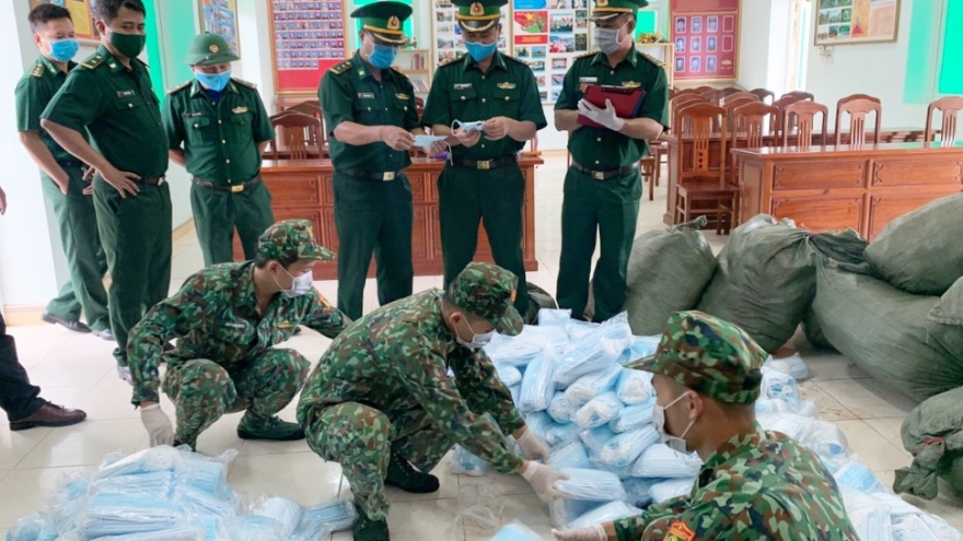 Bắt giữ vụ vận chuyển 90.000 khẩu trang qua biên giới ở Lạng Sơn