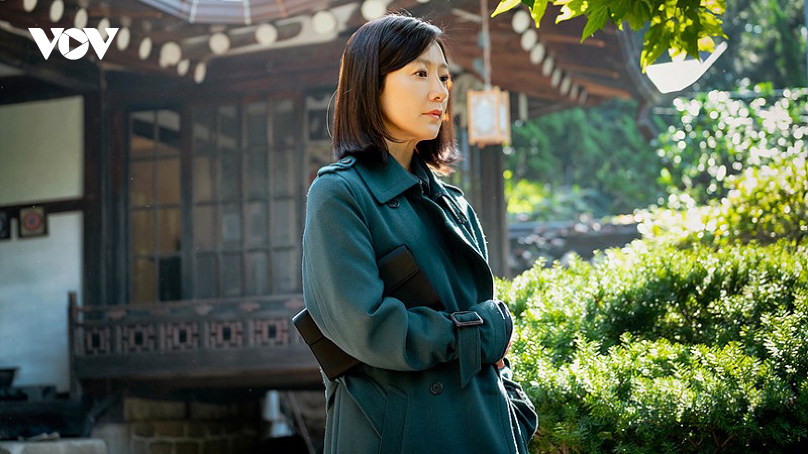 “Bóc giá” BST túi xách hàng hiệu của Kim Hee Ae trong “Thế giới hôn nhân“