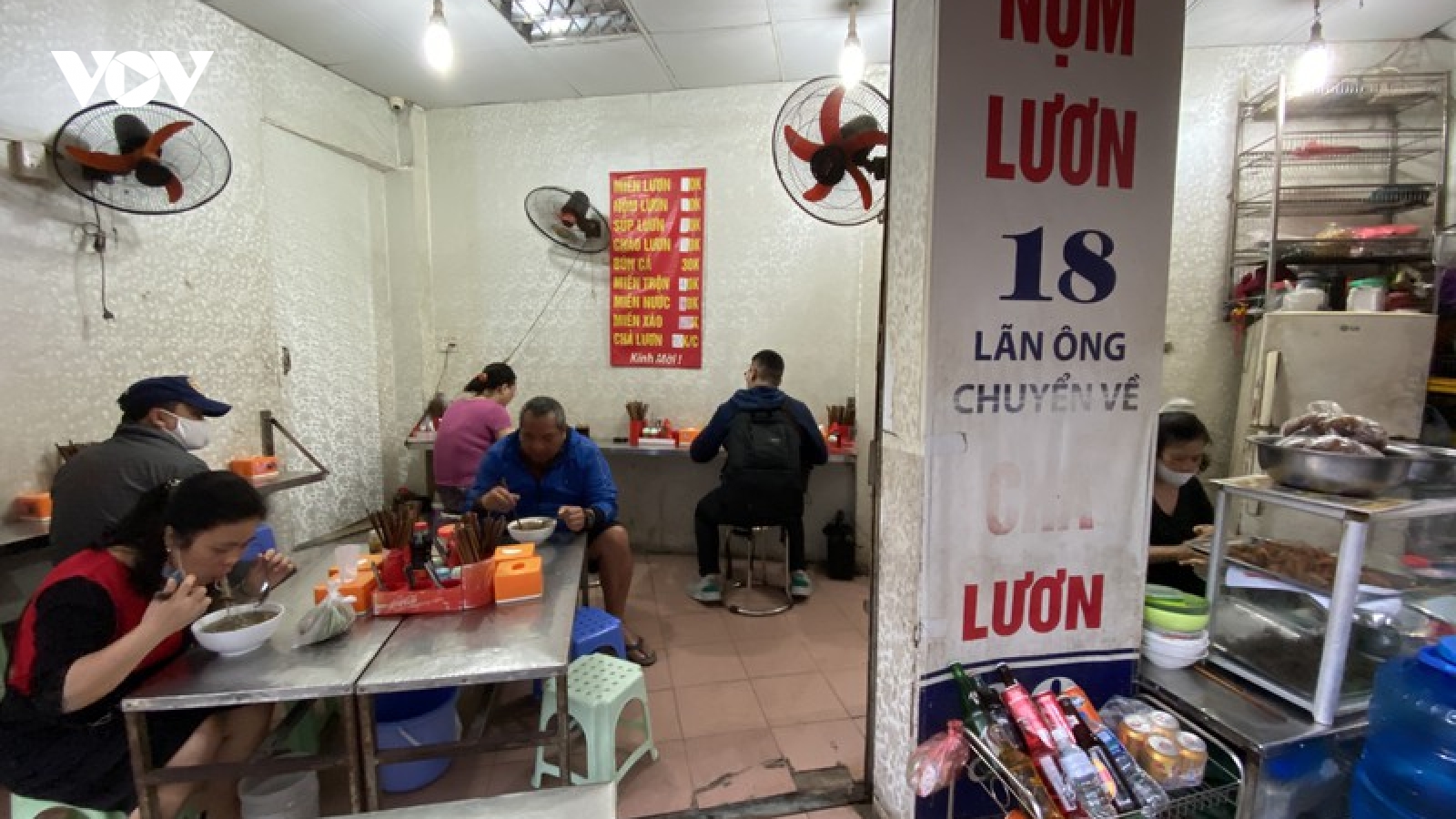 Hàng ăn uống ở Hà Nội rục rịch mở cửa sau nới lỏng cách ly xã hội