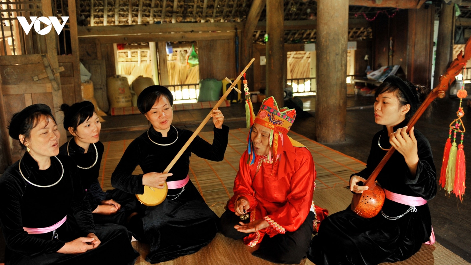 Người truyền lửa then giữa thành phố mang tên Bác