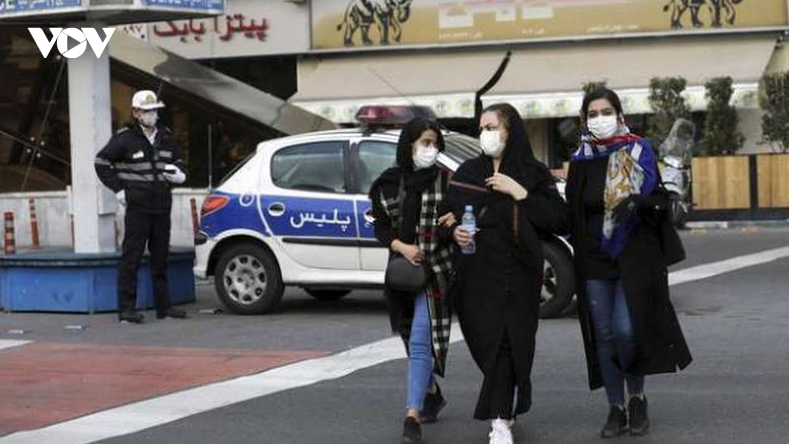 Iran nới lỏng hạn chế, cho phép một số doanh nghiệp mở cửa trở lại
