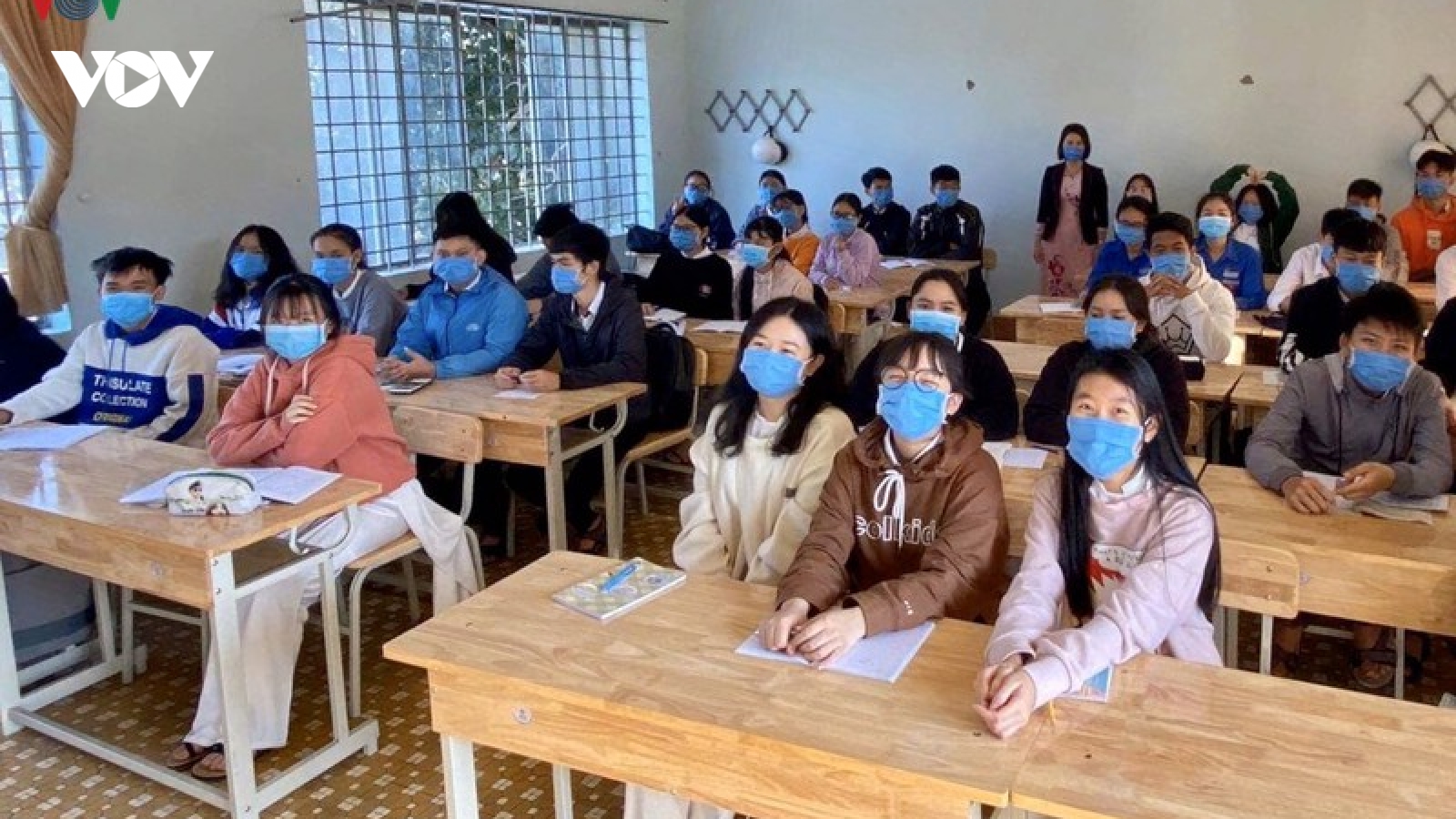 Nhiều địa phương đảm bảo cho học sinh đi học trở lại