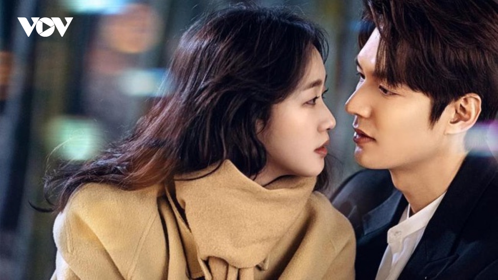 Khán giả phấn khích khi Lee Min Ho bất ngờ cầu hôn Kim Go Eun