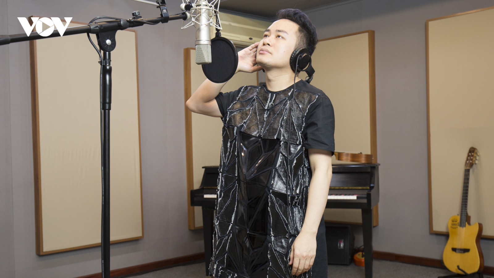 Tùng Dương, Hà Trần bắt tay ra MV online mùa dịch Covid-19