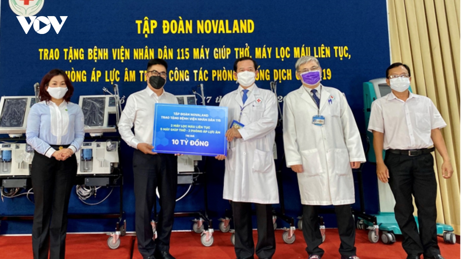 Novaland trao tặng thiết bị y tế tại Bệnh viện Nhân dân 115