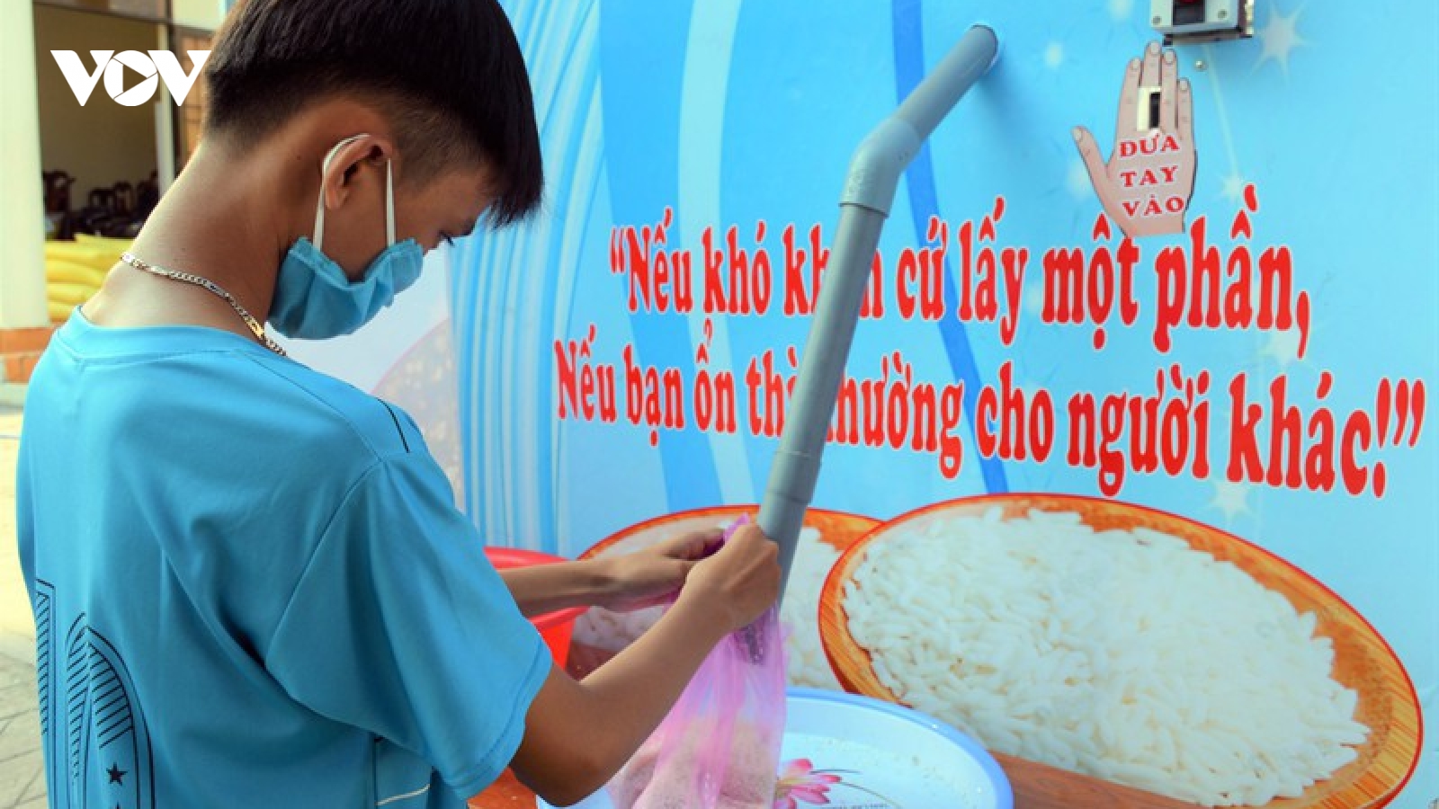 Phó Chủ tịch nước gửi thư khen anh Hoàng Tuấn Anh với sáng chế “ATM gạo“
