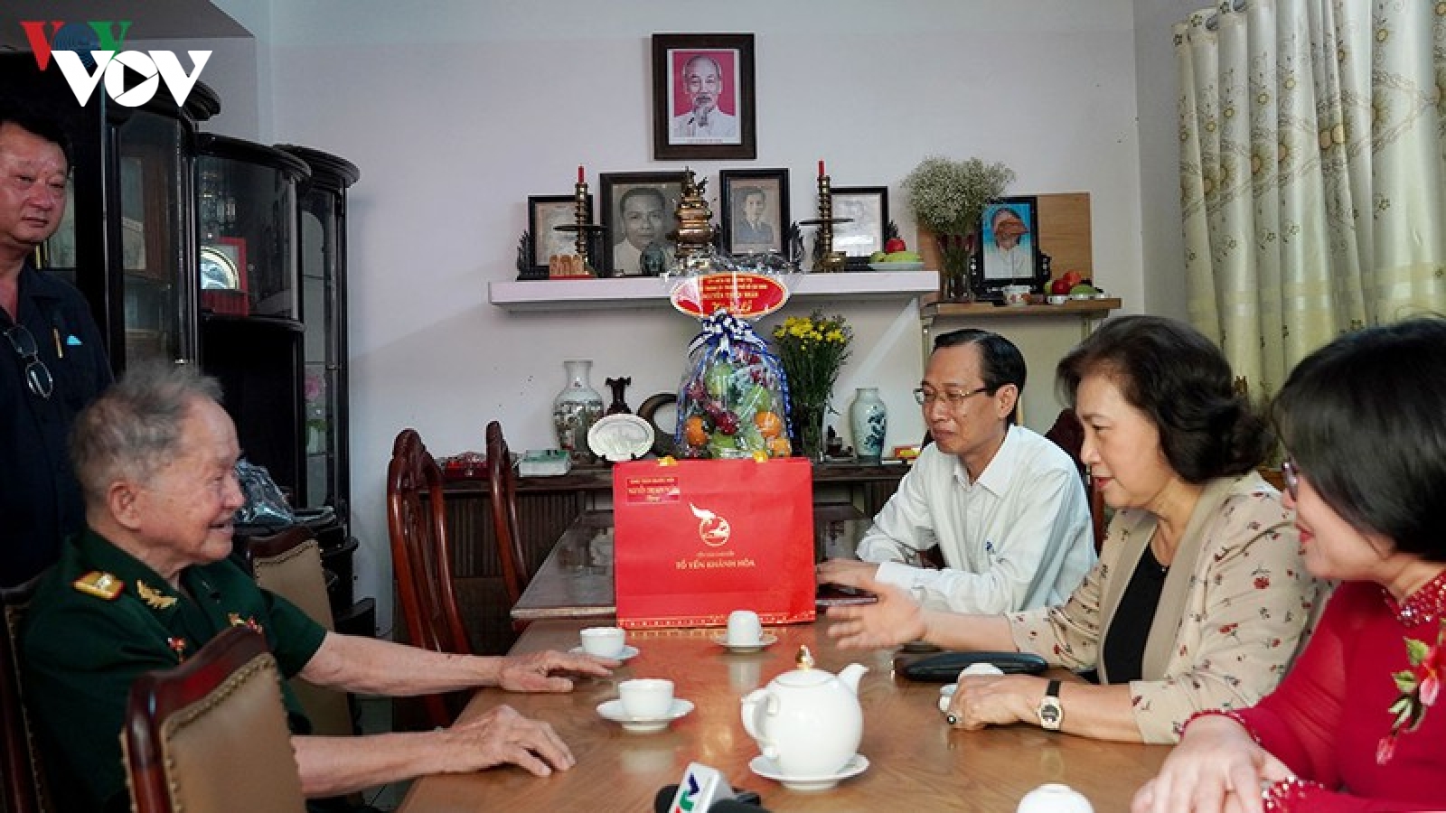 Chủ tịch Quốc hội thăm các Mẹ Việt Nam anh hùng tại TPHCM