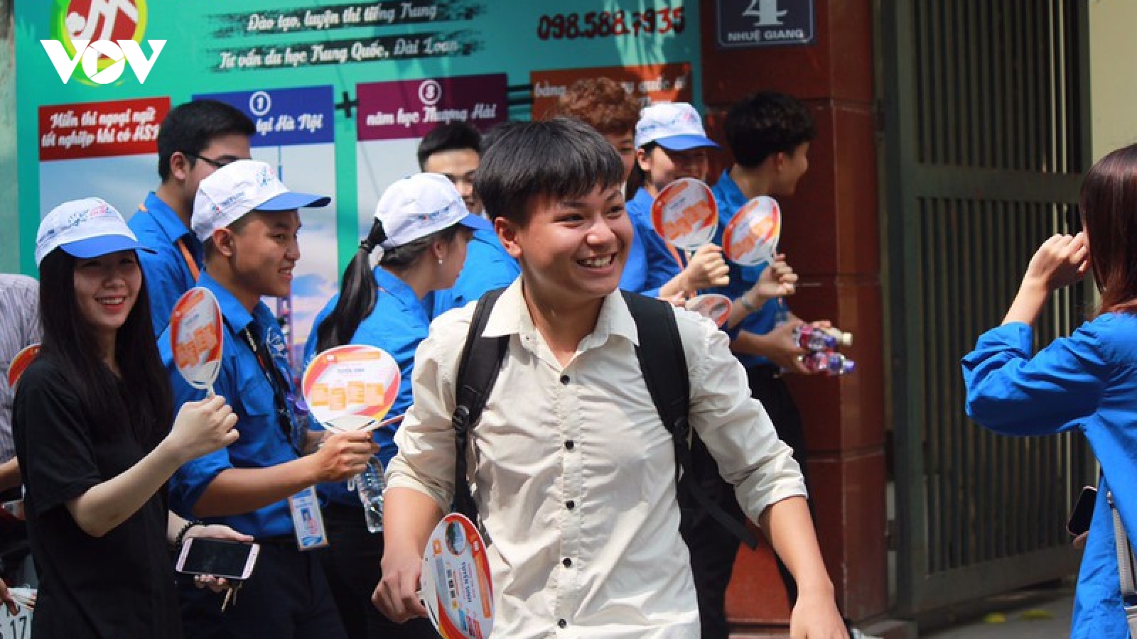 Cà Mau cho học sinh cuối cấp đi học lại từ 20/4
