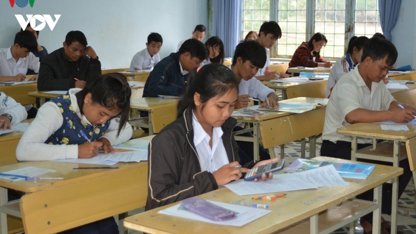 Gia Lai: Học sinh lớp 9 và 12 đi học trở lại từ 23/4