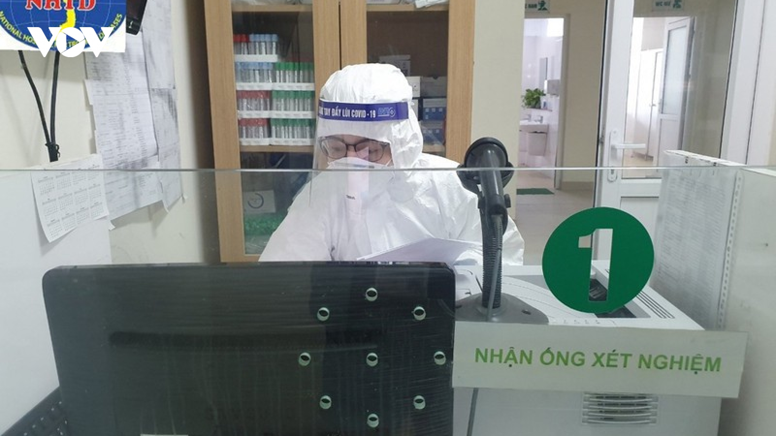 Báo Mỹ khen Việt Nam làm phẳng đường cong Covid-19
