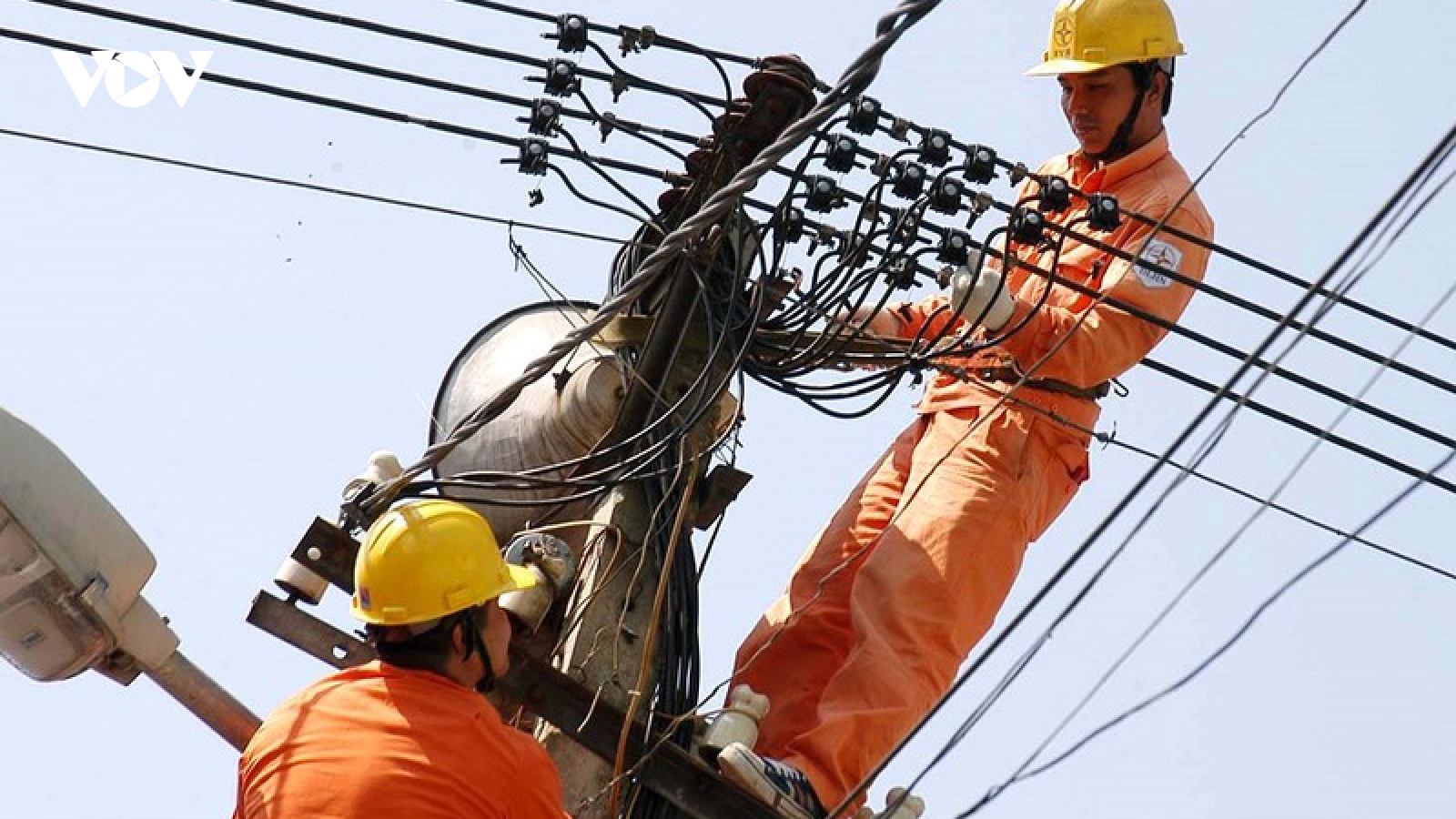Giảm giá điện: Liệu có đến được với DN và người dân khó khăn thực sự?