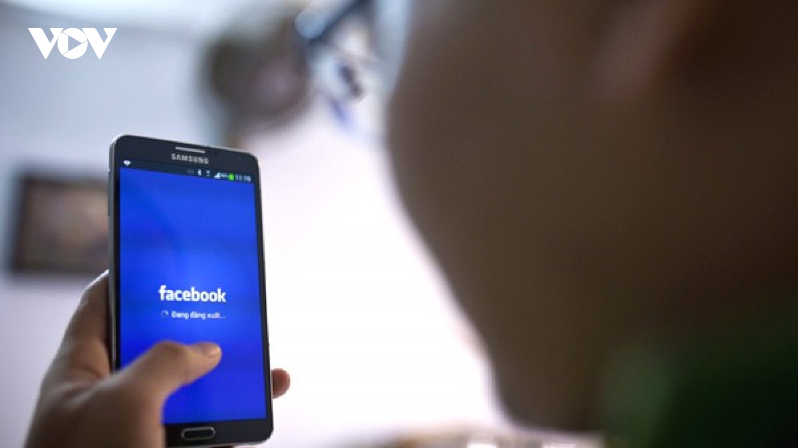 Mức phạt nào cho việc đưa ảnh của người khác lên Facebook?