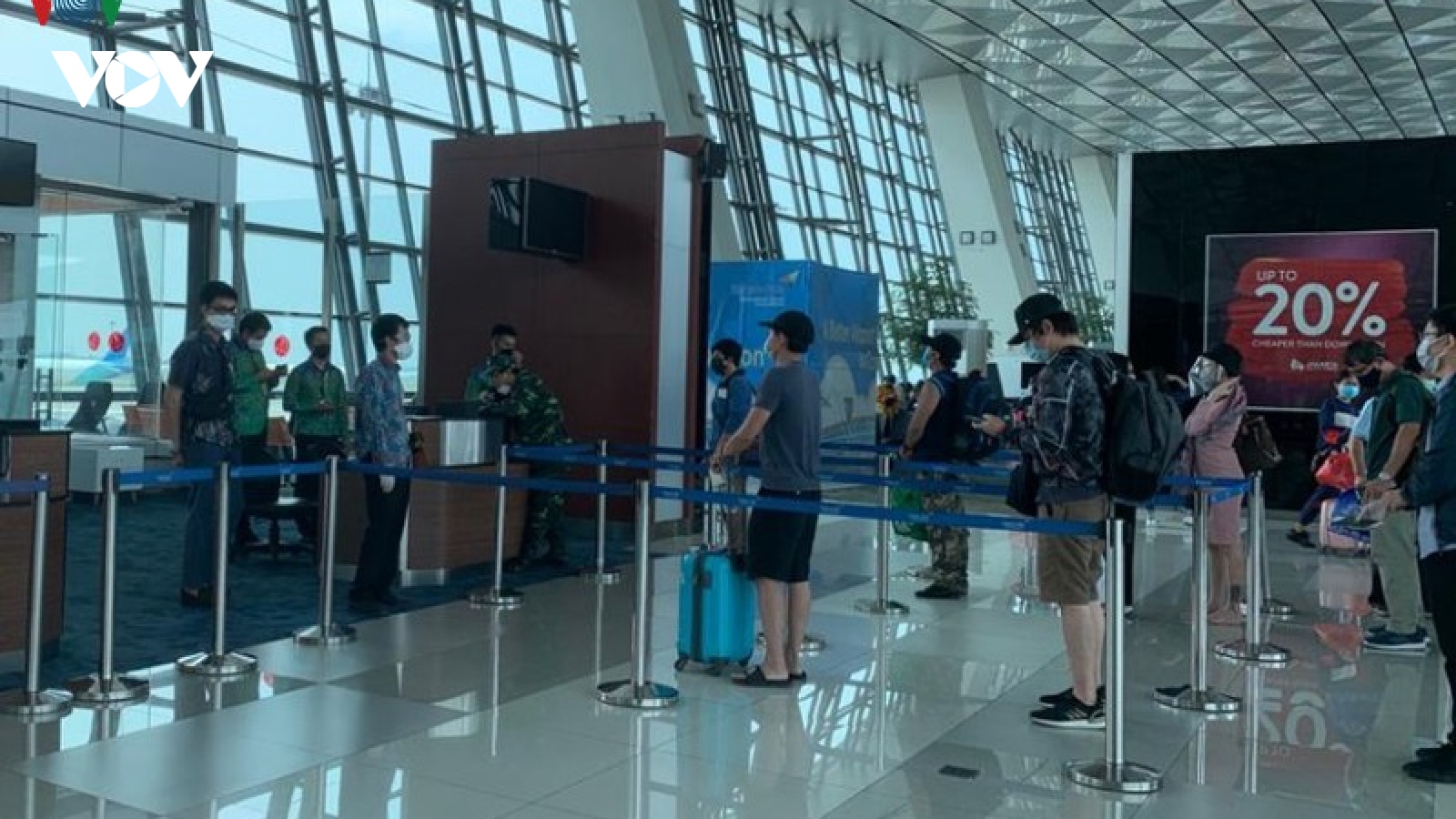 Việt Nam đưa 105 công dân từ Indonesia về nước