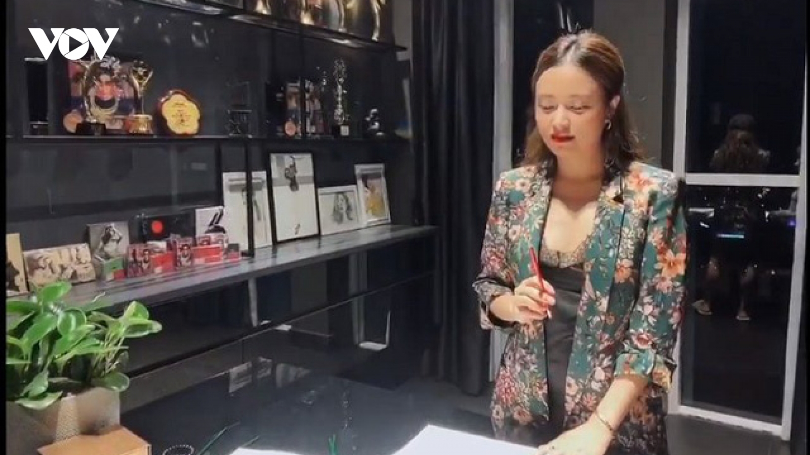 Khám phá căn nhà “siêu to, siêu khổng lồ” của Hoàng Thùy Linh