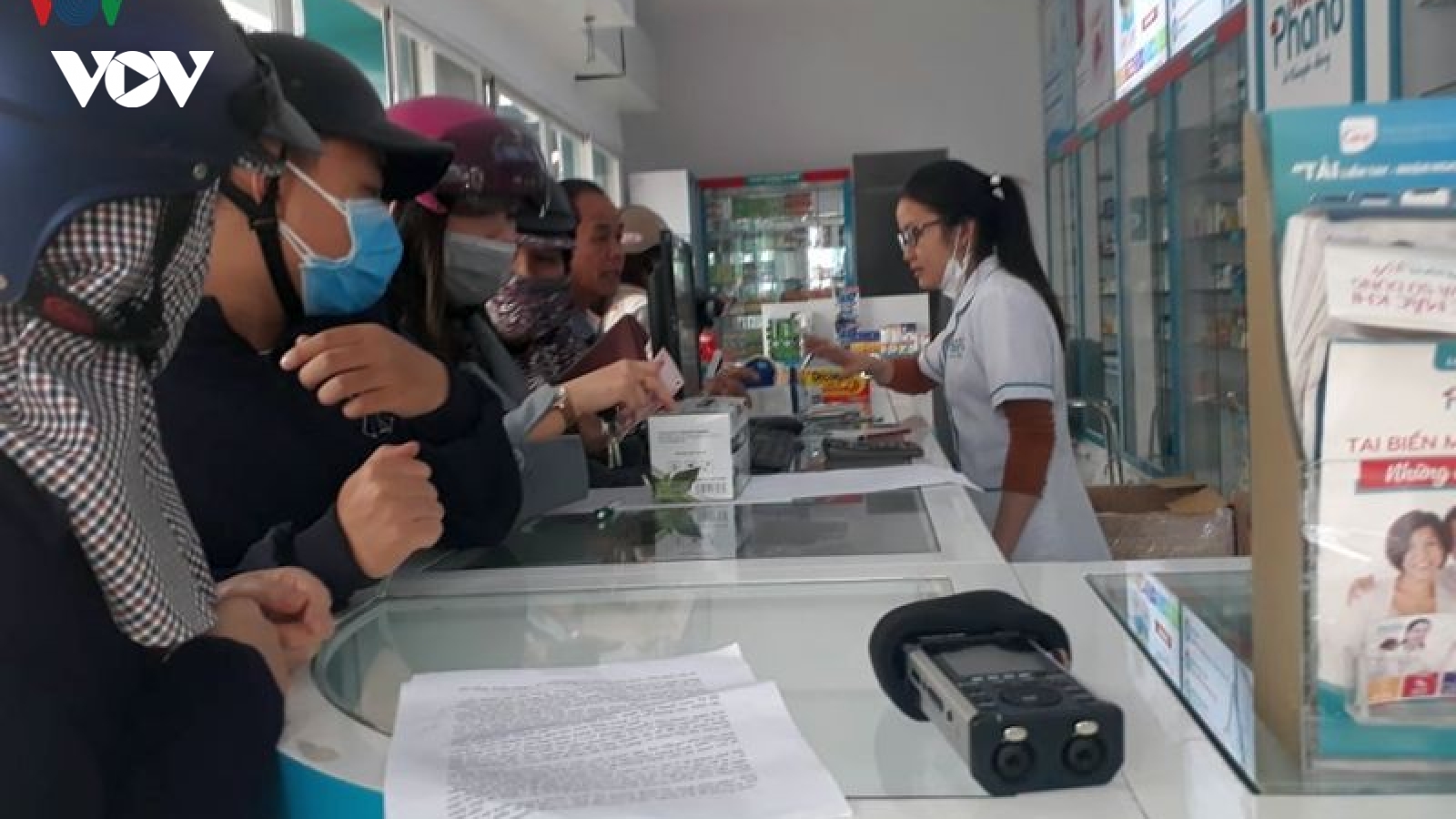 Bộ Y tế đề nghị cơ sở bán lẻ thuốc giữ khoảng cách với người mua thuốc