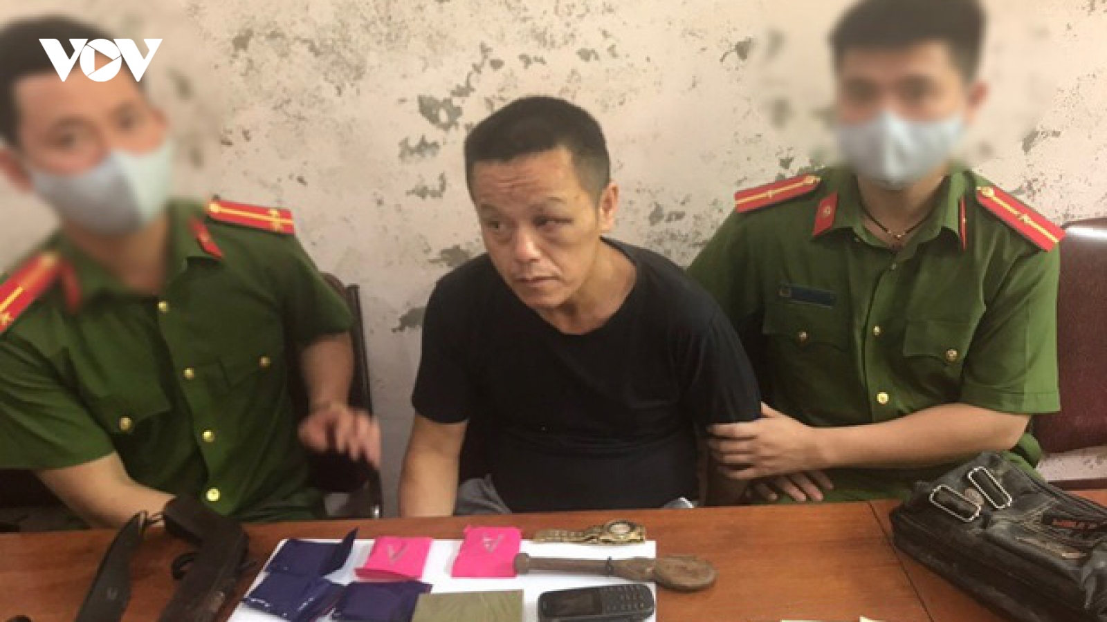 Nổ súng bắt đối tượng đang giao lượng ma túy lớn lúc nửa đêm