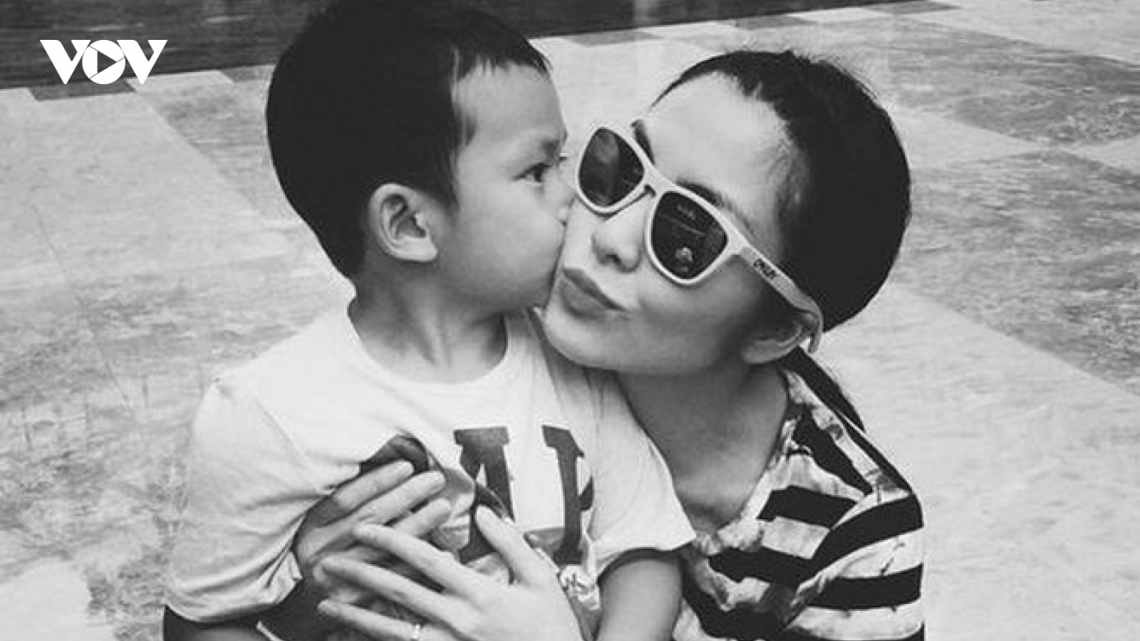 Tăng Thanh Hà mất ngủ vì làm bánh sinh nhật cho con trai