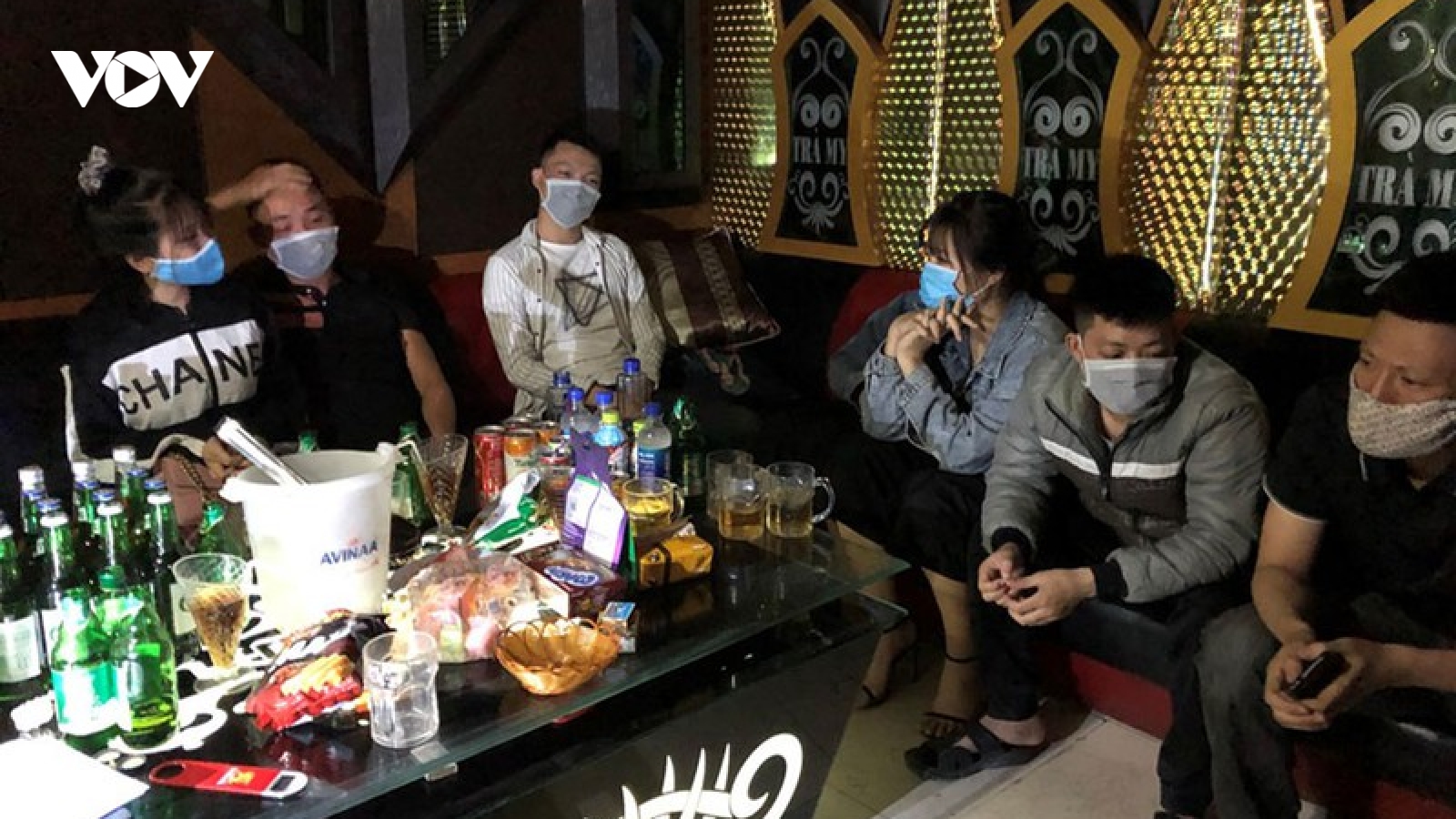 Bất chấp lệnh cấm, 1 quán karaoke tại Hải Phòng vẫn hoạt động