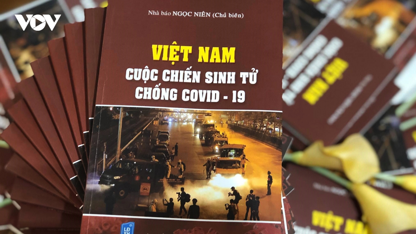 Ra mắt sách “Việt Nam – Cuộc chiến sinh tử chống Covid-19”