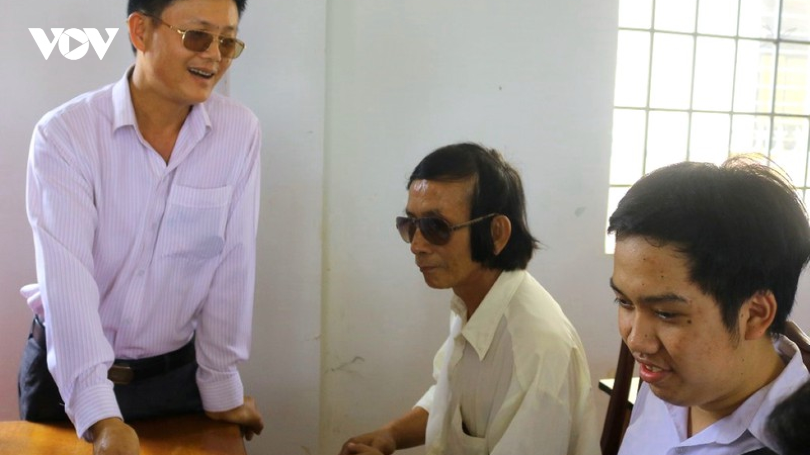 Người đàn ông khiếm thị là “người bố tuyệt vời nhất” của con gái
