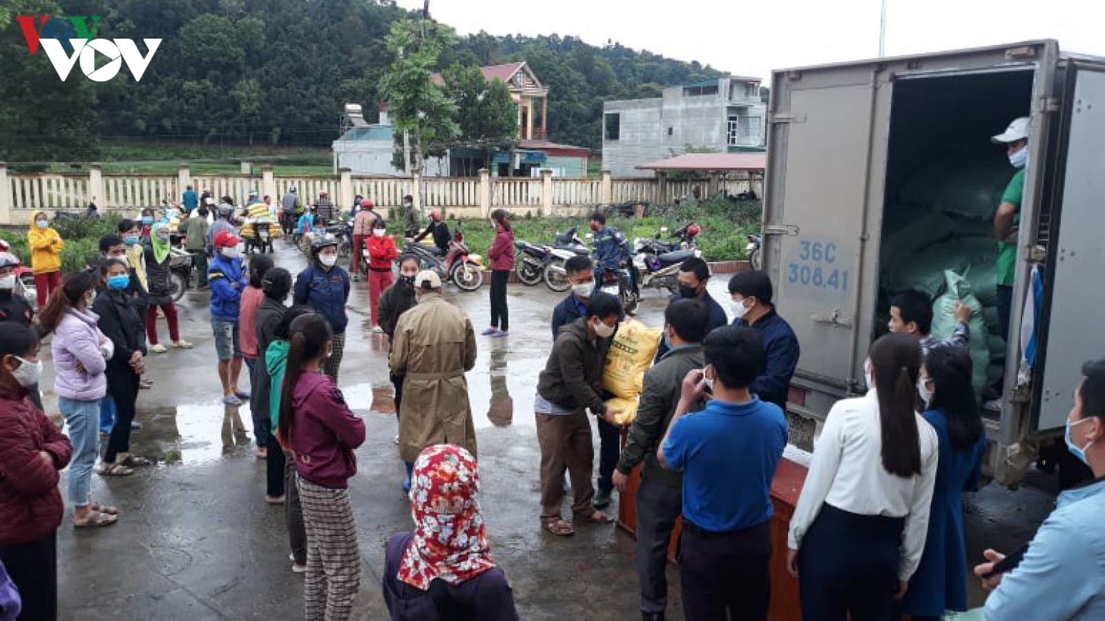 Câu lạc bộ báo chí Thanh Hóa hỗ trợ hàng chục tấn gạo cho người nghèo