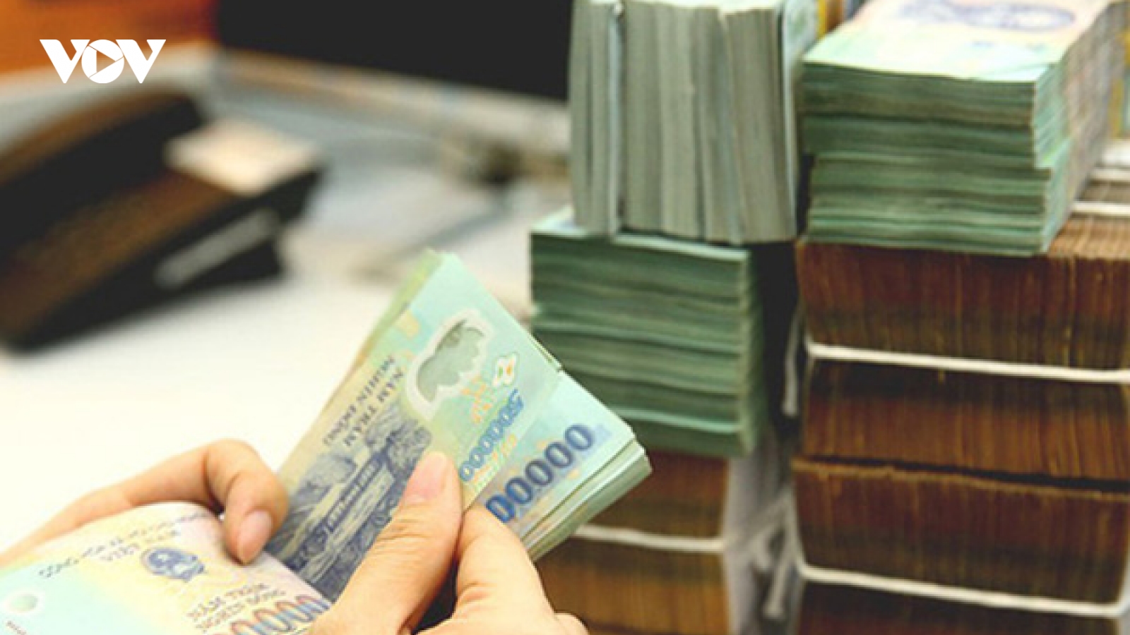 Đề xuất cắt giảm 50% kinh phí đi công tác nước ngoài