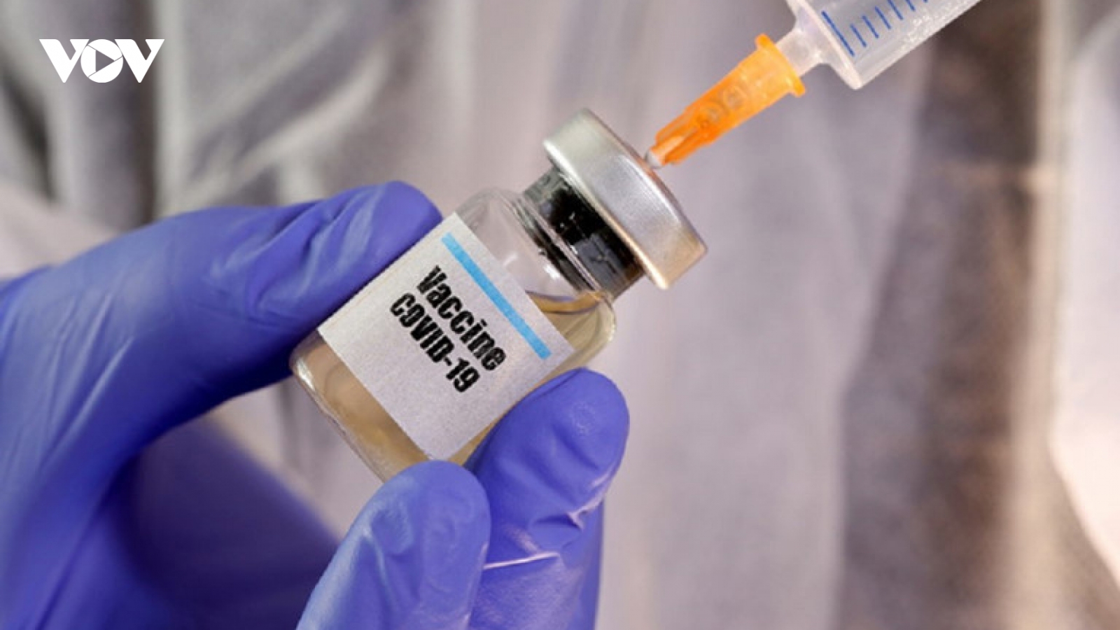 Chạy đua với Covid-19, cần sản xuất vaccine trước khi thử nghiệm xong?