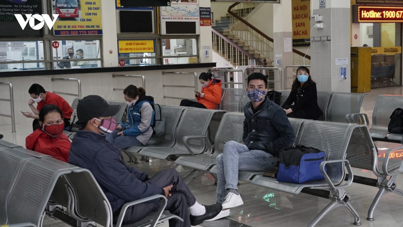 Ảnh: Các bến xe Hà Nội đìu hiu, hành khách chấp hành giãn cách