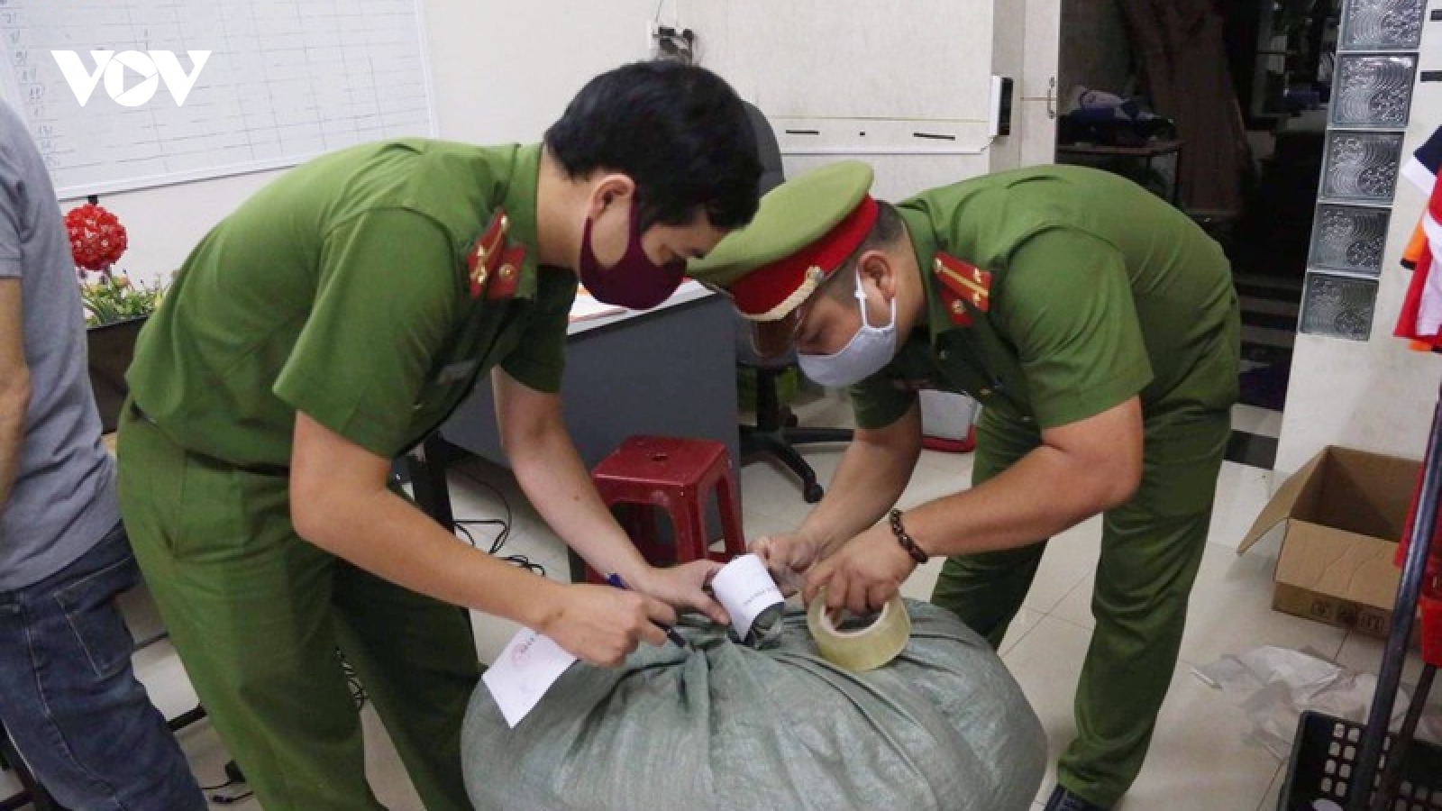 Đà Nẵng thu giữ 3.000 khẩu trang sản xuất “chui”