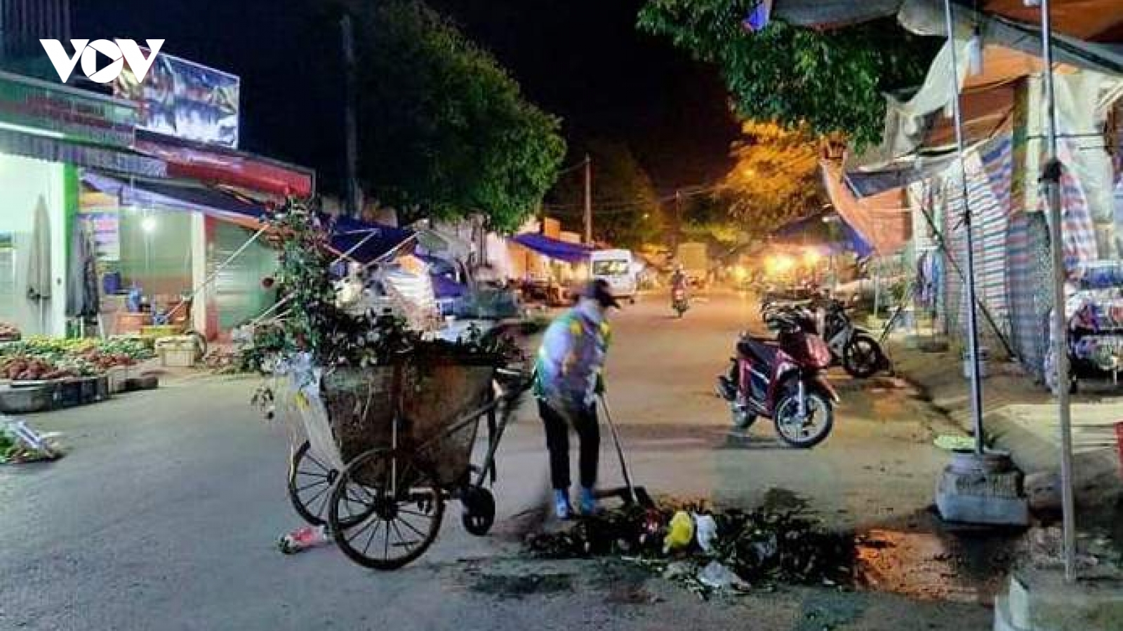Nhọc nhằn nghề lao công mùa dịch