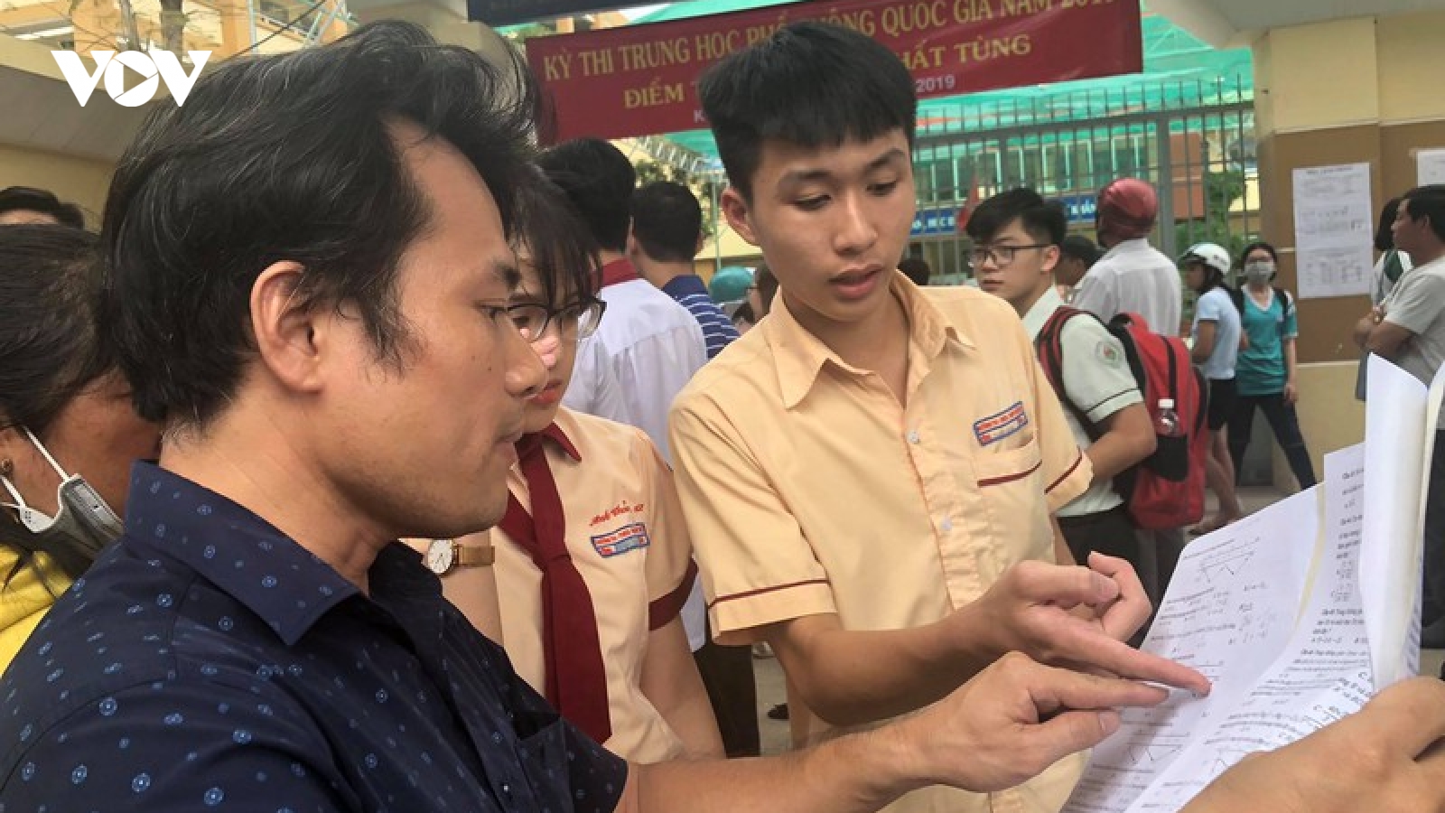 Phương án thi Trung học phổ thông mới: Giảm hay tăng tải?