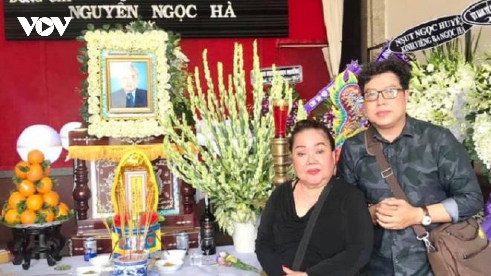 NSND Ngọc Giàu, Lệ Thủy đến viếng nghệ sĩ cải lương “Đời cô Lựu“
