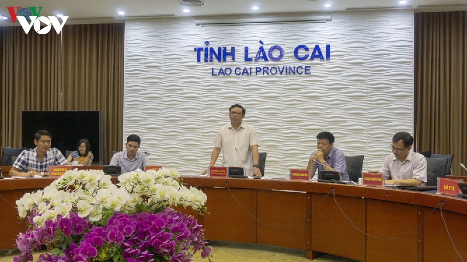Xác minh, xử lý nghiêm “cò mồi” xếp chỗ phương tiện ở cửa khẩu Lào Cai