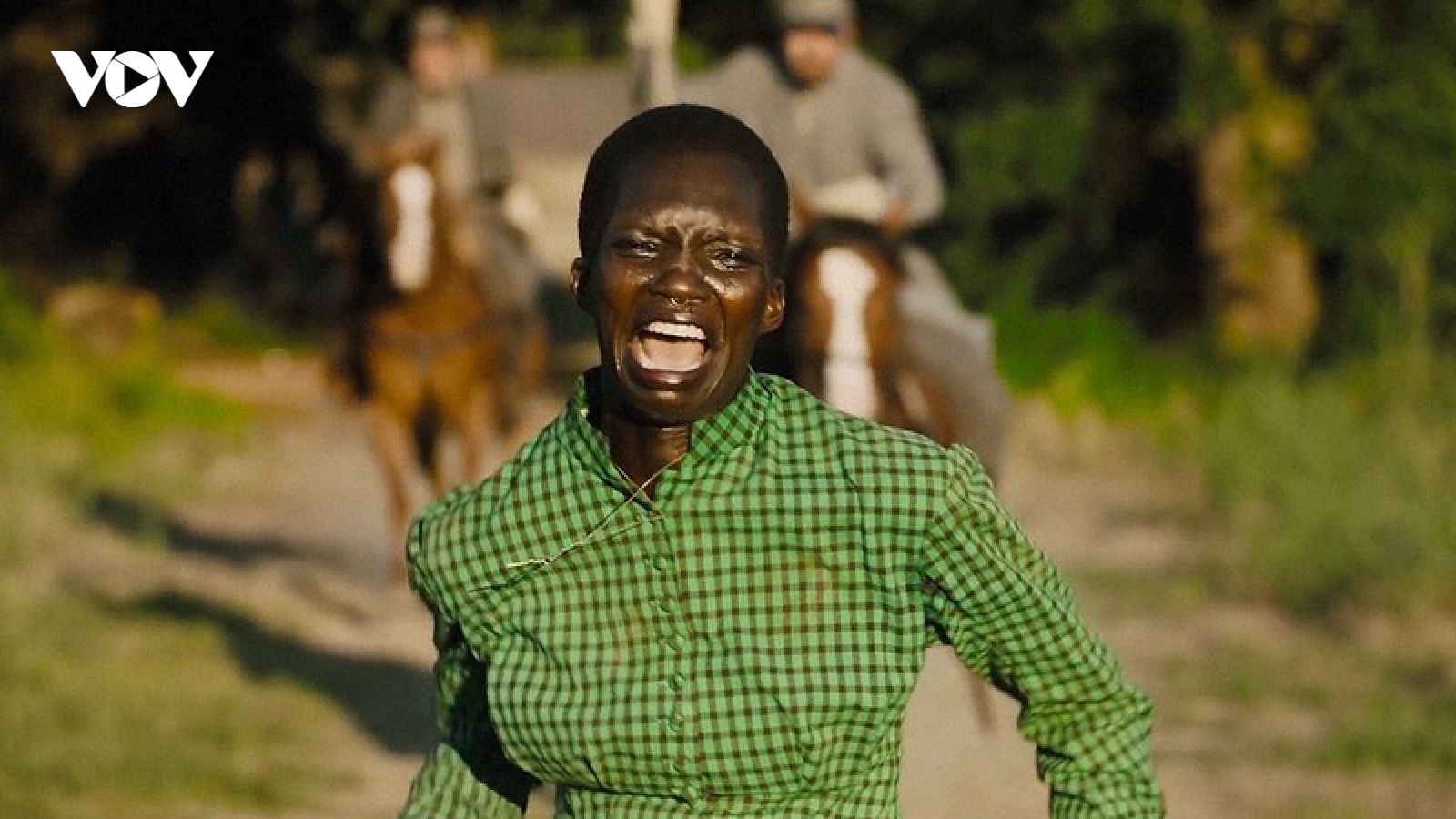 Nhà sản xuất “Get Out” và “Us” tái xuất với siêu phẩm kinh dị “Antebellum“