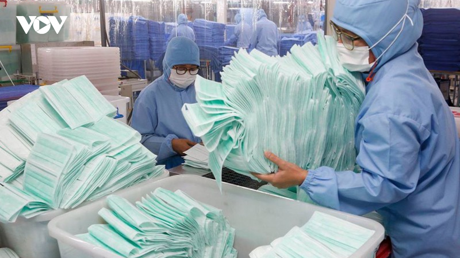 Lào bắt đầu tự sản xuất khẩu trang y tế để chống dịch Covid-19